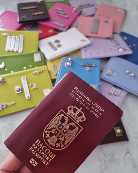 futrola za pasoš u boji
